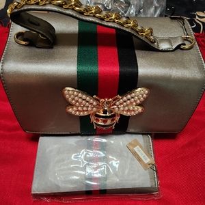 Elegant Gold Crossbody Bag with Pearl Bee Accent